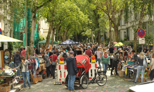 Flohmarkt in der Bernerstraße im letzten Jahr. Foto: Jürgen Dowideit