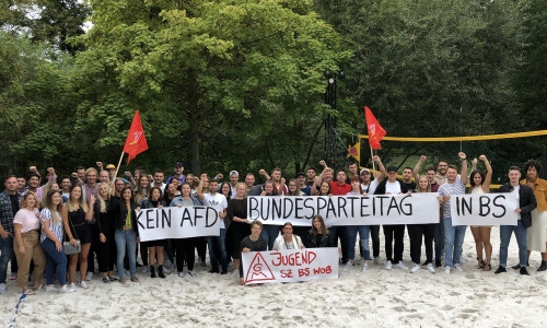 Das Treffen in der Okercabana wurde genutzt, um mit der Mobilisierung gegen den geplanten Bundesparteitag der AfD in Braunschweig zu beginnen. Foto: IG Metall