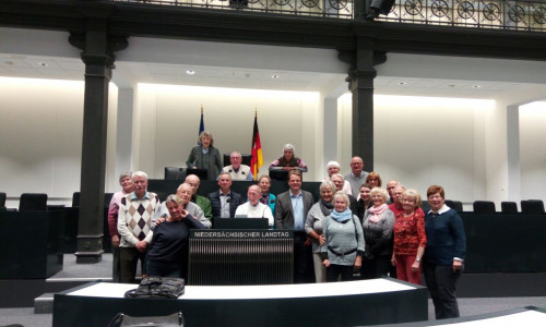 Der Siedlerverein Lehndorf-Kanzlerfeld besuchte den Niedersächsischen Landtag. Foto: Wahlkreisbüro Christoph Bratmann 