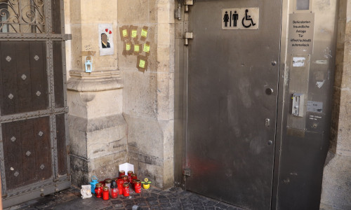 Der Mann wurde tot auf einem öffentlichen WC gefunden. Fotos: Rudolf Karliczek