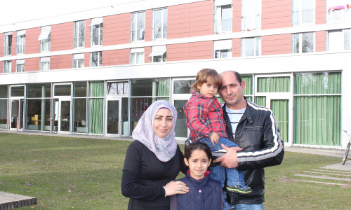Hanan und Abdul mit Tochter Hanin und ihrem Sohn Mohammed. Foto: Jan Borner