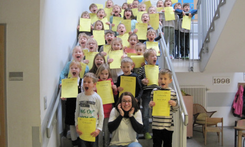 Alle Kinder bekamen im Anschluss eine Urkunde. Foto: Grundschule Sickte