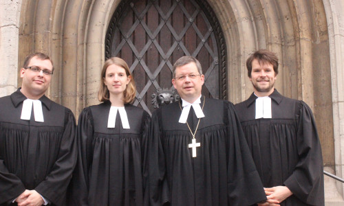 Bei der Landeskirche Braunschweig kann von Nachwuchsmangel keine Rede sein. Erst kürzlich wurden drei neue Pfarrer in ihr Amt erhoben. Foto: Anke Donner