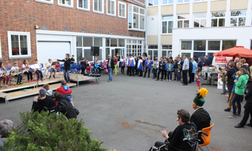 An der Adolf-Grimme-Gesamtschule fand eine Benefizkonzert für Marius statt. Seine Mitschüler wollten Spenden für eine Stammzellen-Typisierung sammeln. Fotos: Anke Donner