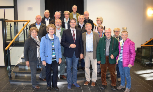 Oberbürgermeister Dr. Oliver Junk (Mitte) begrüßte die Mitglieder des Unesco-Clubs Kulmbach im Balkonzimmer der Kaiserpfalz und stellte ihnen die Stadt Goslar vor.
