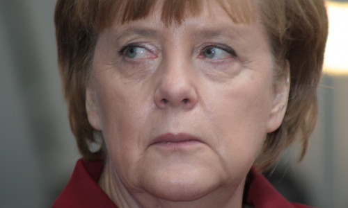 Auch ein Computer von Bundeskanzlerin Angela Merkel soll von der Cyberattacke auf den Bundestag betroffen sein. In ihrem Namen sollen E-Mails mit einem Link auf Schadsoftware verschickt worden sein. Foto: Werner Heise