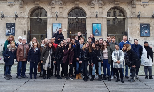 Etwa 20 Schüler und Schülerinnen aus vier europäischen Städten trafen sich Ende November in Lyon zu einem gemeinsamen Theaterprojekt. Auch Helmstedt war dabei. Foto: Gymnasium am Bötschenberg 