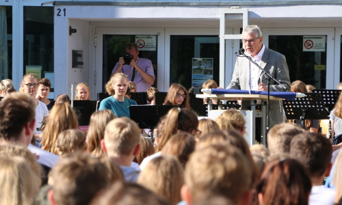 Schulleiter Michael Kluge bei seiner Rede. Fotos: Gymnasium Anna-Sophianeum
