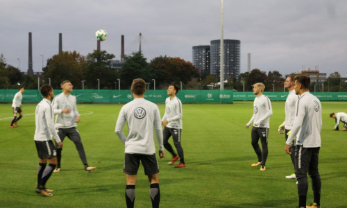 Wichtige Vergleiche stehen den Akteuren des VfL – hier beim Training – bevor. Foto: VfL Wolfsburg