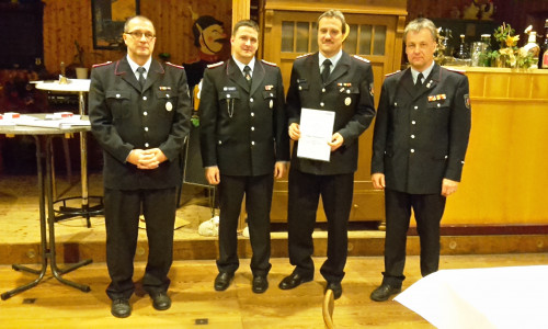 Holger Neddermeyer bekam die Ehrennadel der Feuerwehr-Unfallkasse Niedersachen verliehen. Foto: Privat