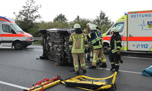Auf der A2 bei Rennau ereignete sich ein schwerer Unfall. Fotos: Rudolf Karliczek