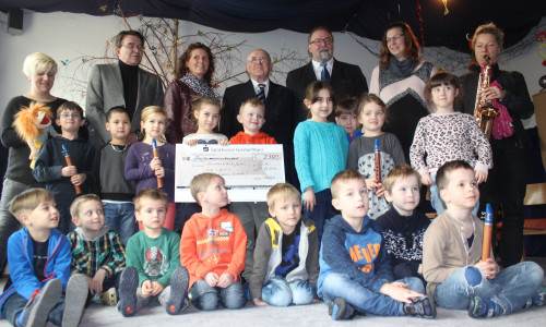 Mit einer Spende von 2.900 Euro unterstützt der Rotary Club Goslar das Projekt "Instrumentenkarussell. Fotos: Anke Donner 
