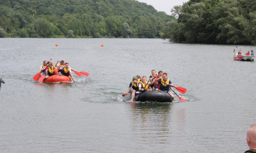 Auf dem Vienenburger See wurde am Samstag das Schlauchbootrennen ausgetragen. Fotos: Anke Donner 