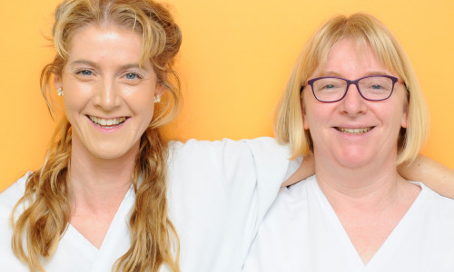 Die Gesundheits- und Krankenpflegerinnen Evelyn Weber und Katja Fuhrig sind examinierte Still- und Laktationsberaterinnen nach IBCLC (International Board of Lactation Consultant Examiners). Foto: Privat