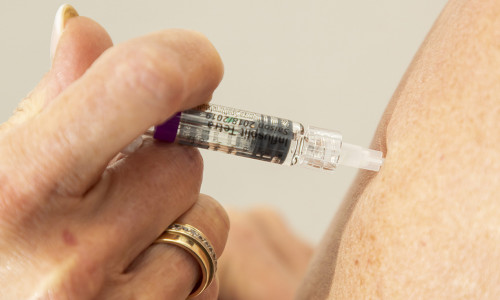 In der kalten Jahreszeit geht die Grippezeit wieder los. Die AOK empfiehlt die Impfung. Foto: AOK 