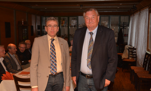 Bürgermeister Thomas Pink (links) mit dem Gründer und Präsidenten der Wolfenbütteler Wirtschaftsgespräche, Benno Blumenberg. Foto: Regio Press
