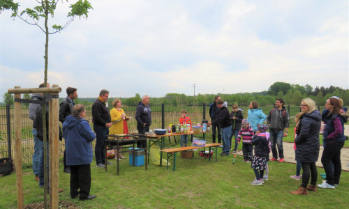 Der neue Spielplatz am Schilfgraben in Lehre wurde mit einem kleinen Grillfest eingeweiht. Foto: Gemeinde Lehre