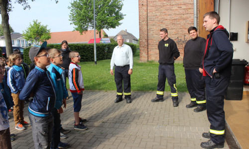 Im Rahmen der Branderziehung besuchten zwei dritte Klassen der Grundschule Fümmelse die Feuerwache. Fotos: Anke Donner 