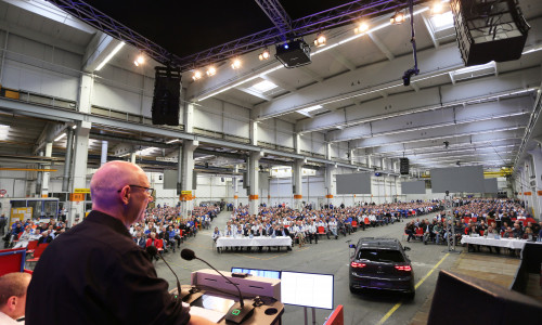 Betriebsratsvorsitzender Dirk Windmüller während seiner Rede. Foto: Betriebsrat Volkswagen Salzgitter