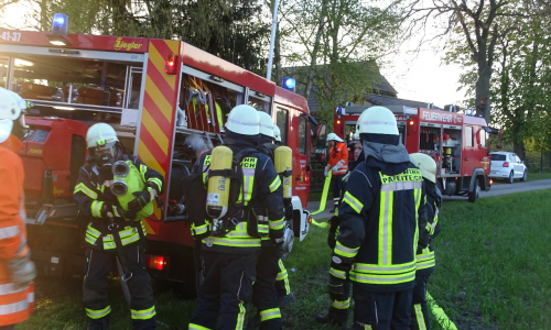 Fast 120 Feuerwehrleute nahmen an der Übung teil. Fotos: Kreisfeuerwehrpressestelle Dannheim