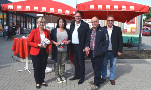 Frauke Heiligenstadt, Andrea Föniger, Marcus Bosse und Andreas Redemske (ganz rechts). Foto: SPD