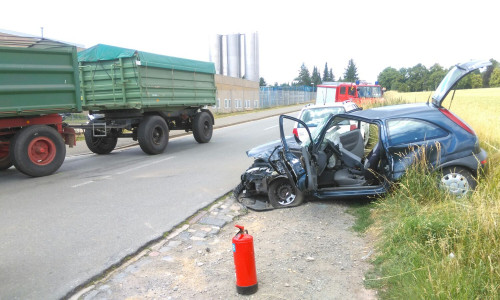 Der Fahrer musste aus dem Fahrzeug geschnitten werden. Foto: Feuerwehr Stadt Helmstedt