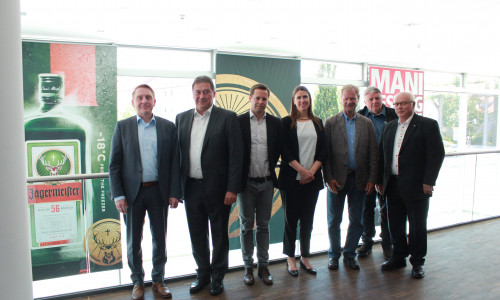 Von links: Michael Eichel, Uwe Lagosky, Nils Leffler, Alexandra von Tschirschky, Hans-Jürgen Braun, Eckbert Schulze und Wolfgang Gürtler. Foto: CDU