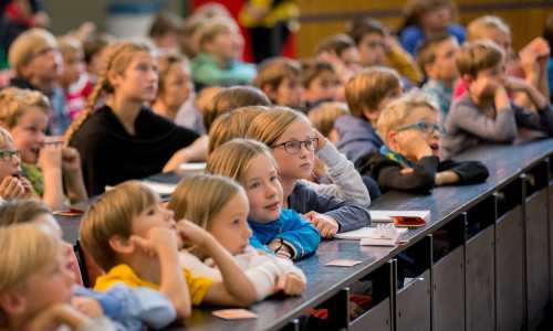 Die Kinder-Uni wird für Kinder im Alter von acht bis zwölf Jahren angeboten. Bildnachweis: Jonas Vogel/TU Braunschweig