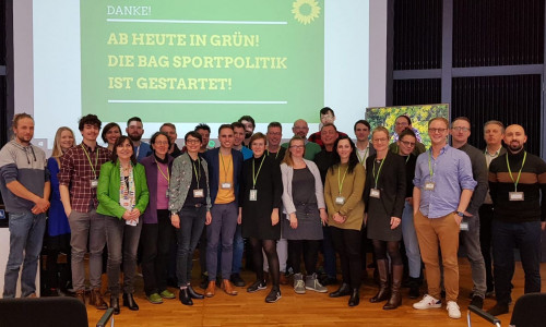 Die Mitglieder der BAG Sportpolitik. Zentral im Bild im gelben Shirt: Felix Bach. Foto: Bündnis 90/Die Grünen