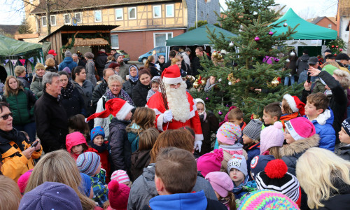 Noch bis 18 Uhr hat der Altdeutsche Weihnachtsmarkt in Fümmelse geöffnet. Foto/Video: Werner Heise