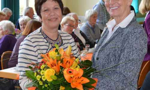 Christine Wagenführ (rechts) dankt Margit Richert für ihren Vortrag. Foto: Privat