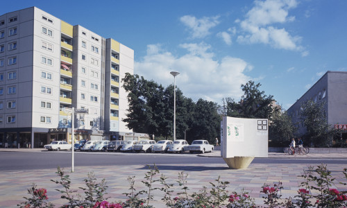 Der Rabenbergplatz im Jahr 1966/Quelle: Stadt Wolfsburg, Institut für Zeitgeschichte und Stadtpräsentation, Fotograf unbekannt.