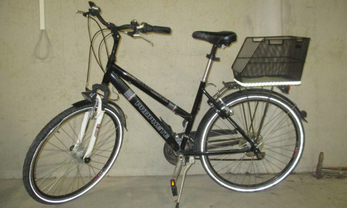 Wem gehören diese Fahrräder? Fotos: Polizei