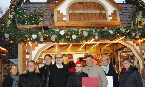 Die Entscheidung für den schönsten Stand auf dem Braunschweiger Weihnachtsmarkt ist gefallen. In diesem Jahr geht der Titel an die Entenstube von Janine Blume. Foto: Siegfried Nickel