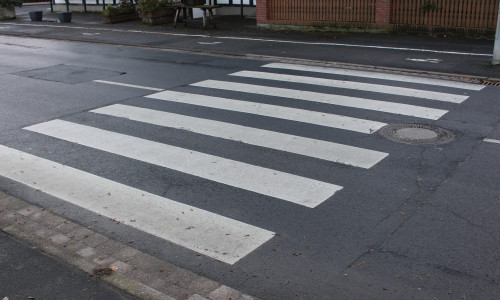 Ein Zebrastreifen auf dem Parkplatz würde einen falschen Eindruck erwecken. Symbolfoto: Alexander Panknin