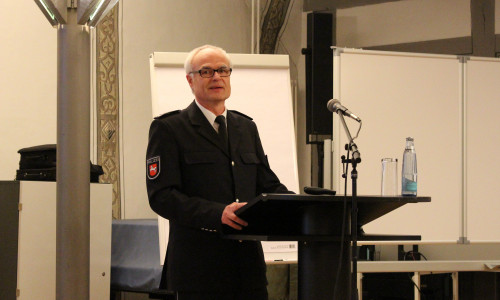 Thomas Arth, Leiter des Kriminalermittlungsdienstes stellte Zahlen aus der Kriminalstatistik 2015 vor. Foto: Max Förster
