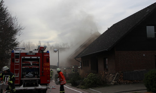 In Ohlhof kam es es Sonntagvormittag zu einem Dachstuhlbrand. Fotos: Feuerwehr Goslar