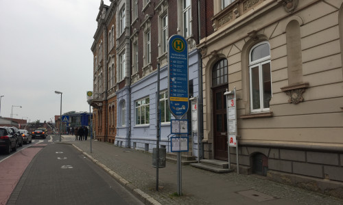 Fünf Bushaltestellen, wie die in der Bahnhofstraße, sollen modernisiert werden. Foto: Anke Donner 