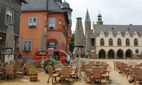 Das Hochwasser hat auf dem Marktplatz seine Spuren hinterlassen. Foto: Landkreis Goslar