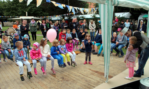 Während der 1050 -Jahr- Feier in Roklums Partnergemeinde Veltheim zog ein Kinderfest zahlreiche Jungen und Mädchen aus mehreren Orten an. Foto: Bernd-Uwe Meyer