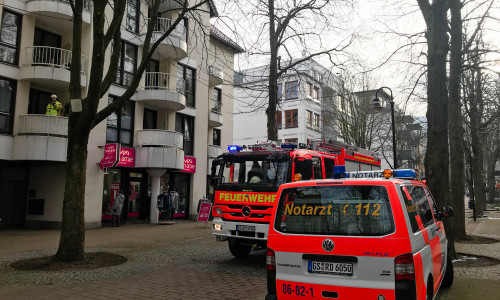 In der Herzog-Wilhelm-Straße soll ich eine hilflose Person hinter einer verschlossenen Tür befunden haben. Foto: Feuerwehr