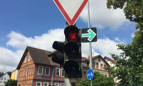 Die Polizei Braunschweig erklärt die Regeln zum grünen Pfeil. Foto: