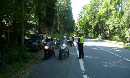 Am Sonntag wurde im Harz eine Motorradkontrolle der Polizei Goslar, des TÜV-Nord und des Landkreises Goslar unter dem Motto - Sicher durch den Harz durchgeführt. Fotos: Polizei