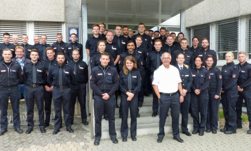 Polizeichef Olaf Gösmann begrüßte 51 neue Beamtinnen und Beamte. Fotos: Polizei Wolfsburg