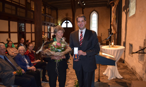 Jutta Fricke und Oberbürgermeister Oliver Junk im Großen Heiligen Kreuz. Foto: Stadt Goslar