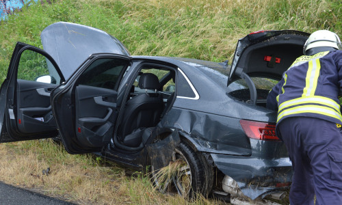 Der Fahrer des Audi kam mit leichten Verletzungen ins Krankenhaus. Foto: Freiwillige Feuerwehren der Gemeinde Cremlingen