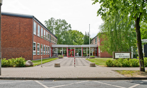 In der Gunzelin-Realschule Peine wurde die große Entlassungsfeier nach einem Schülerstreich abgesagt. Foto: Grunzelin-Realschule
