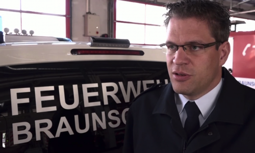 Torge Malchau, Branddirektor bei der Feuerwehr Braunschweig und Mitglied des Corona-Krisenstabes der Stadt erläutert, warum Schutzausrüstung auch in Krisenzeiten nicht einfach kostenlos abgegeben werden kann.