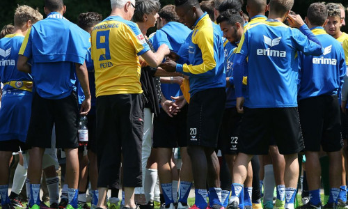 Zum Trainingsauftakt bei Eintracht Braunschweig sind 17 Spieler anwesend. Foto: Agentur Hübner/Archiv