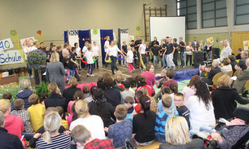 Die Peter-Räuber-Schule feierte am Dienstag ihren 40. Geburtstag. Fotos: Anke Donner